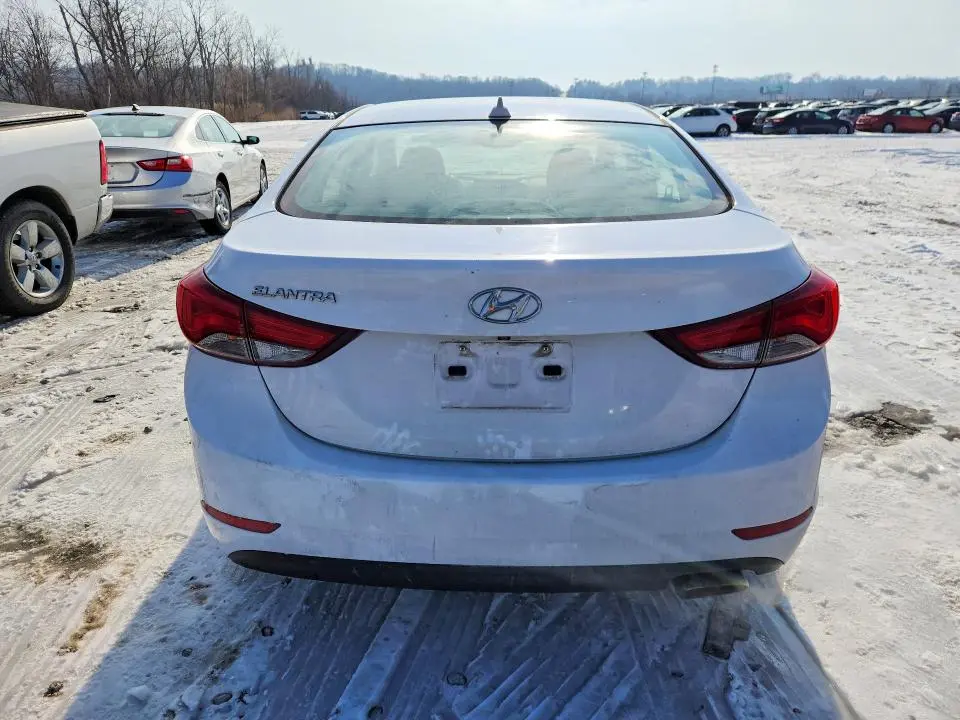 2015 HYUNDAI ELANTRA SE  