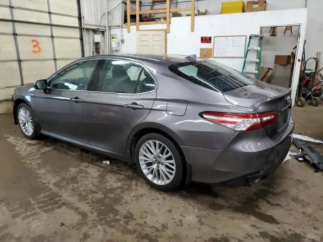 2020 TOYOTA CAMRY XLE  