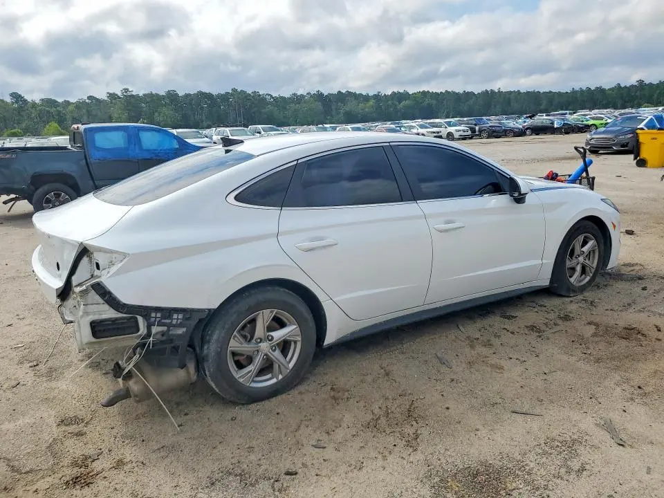 2022 HYUNDAI SONATA SE  