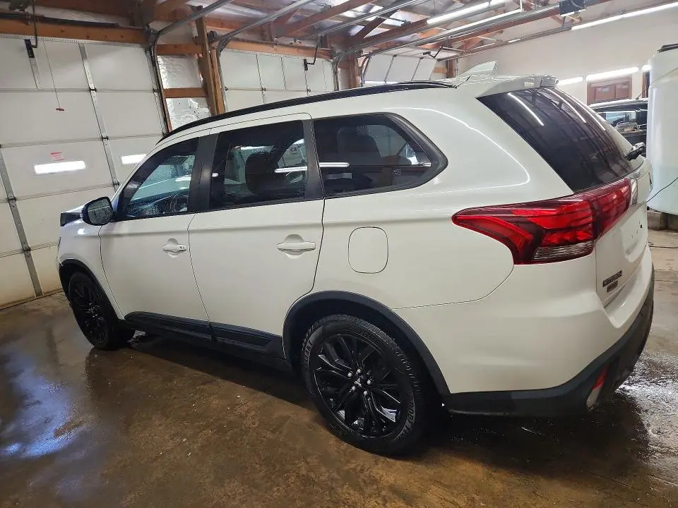 2018 MITSUBISHI OUTLANDER SE  