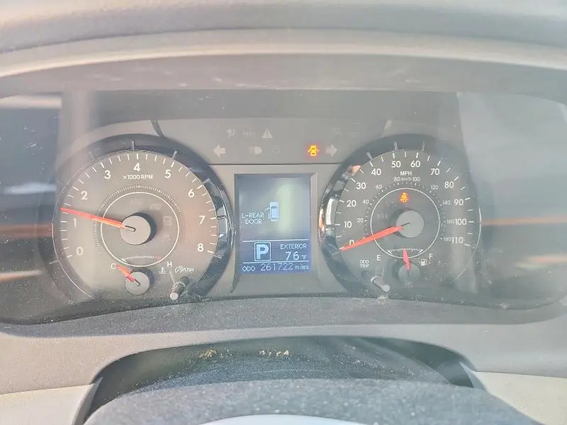 2015 TOYOTA SIENNA LE  