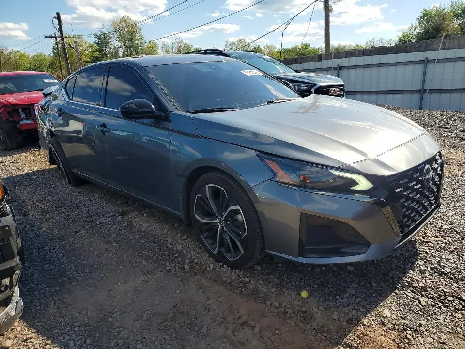 2023 NISSAN ALTIMA SR  