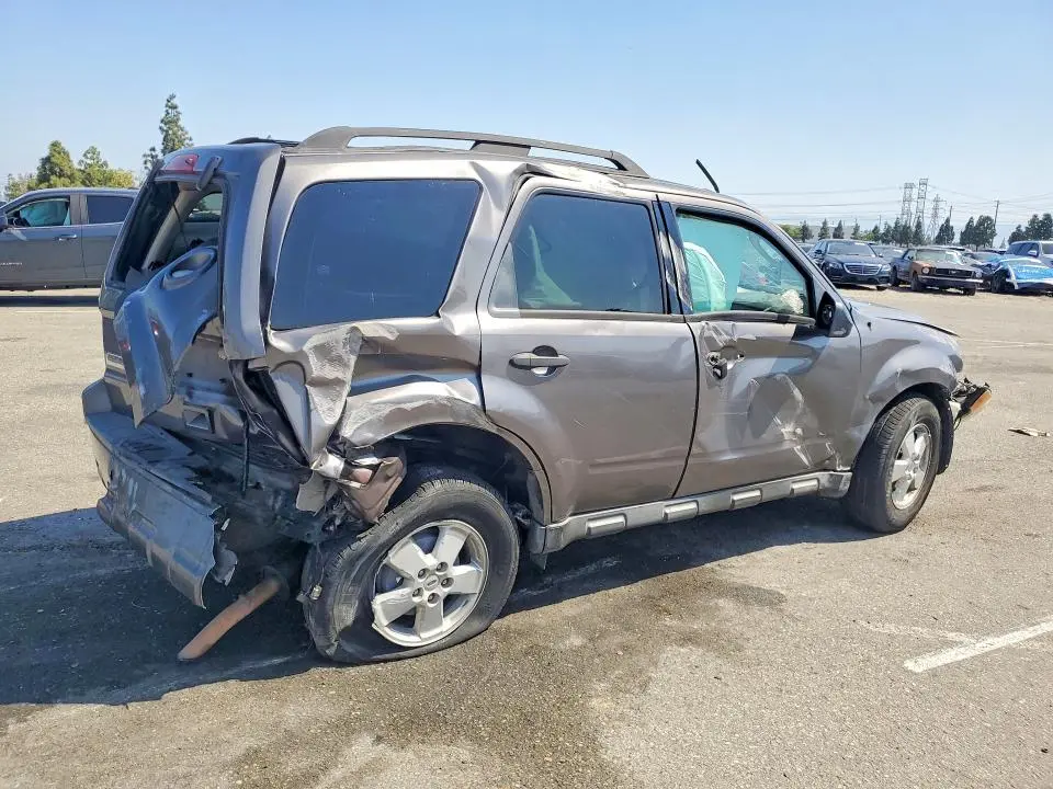 2010 FORD ESCAPE XLT  