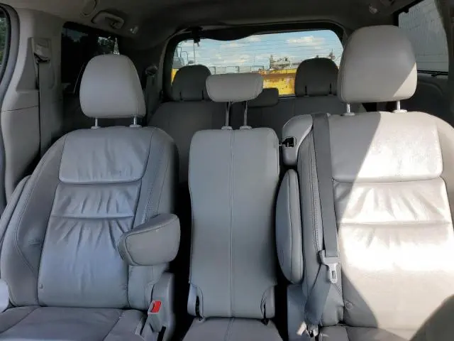2017 TOYOTA SIENNA XLE  