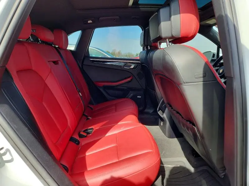 2019 PORSCHE MACAN   