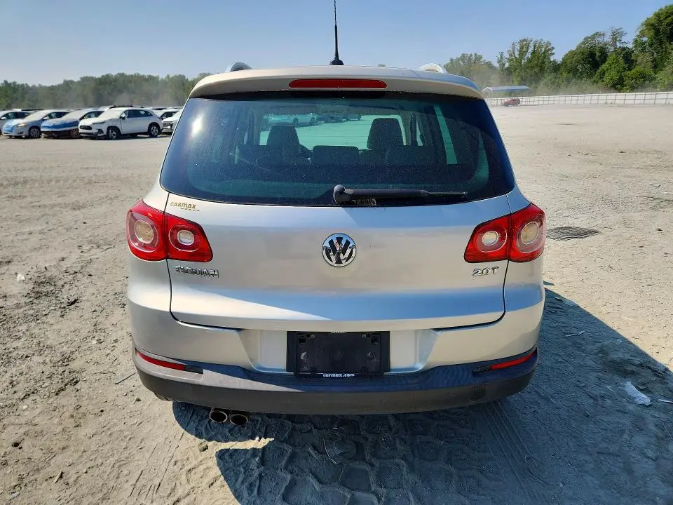 2011 VOLKSWAGEN TIGUAN S  