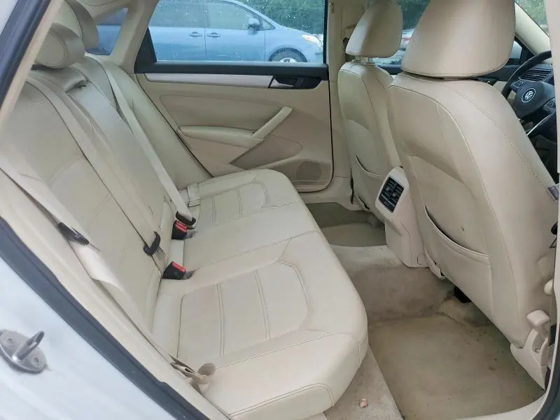 2013 VOLKSWAGEN PASSAT SE  