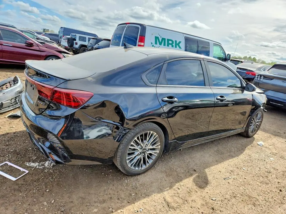 2024 KIA FORTE GT LINE  