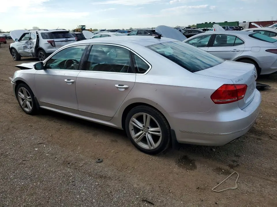 2013 VOLKSWAGEN PASSAT SE  