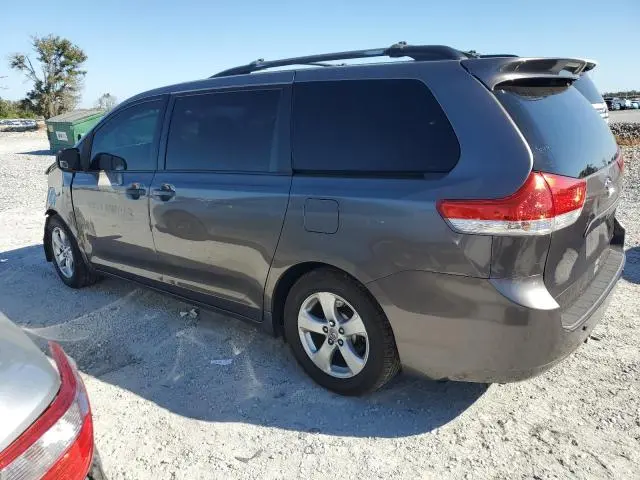 2014 TOYOTA SIENNA LE  