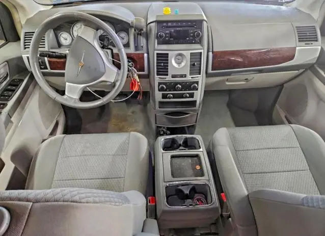 2010 CHRYSLER TOWN & COUNTRY TOURING  