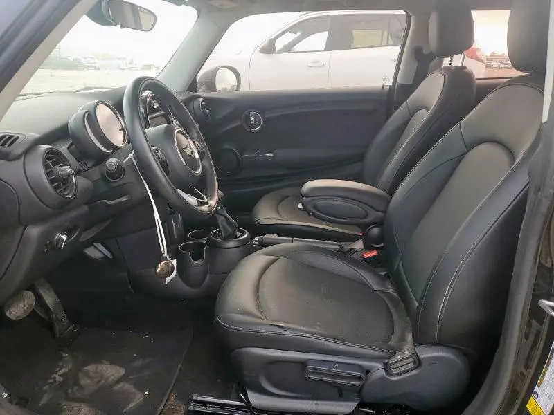 2017 MINI COOPER   