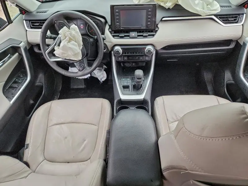 2021 TOYOTA RAV4 XLE  