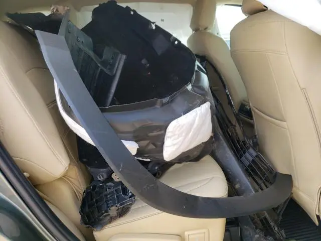 2019 TOYOTA HIGHLANDER SE  