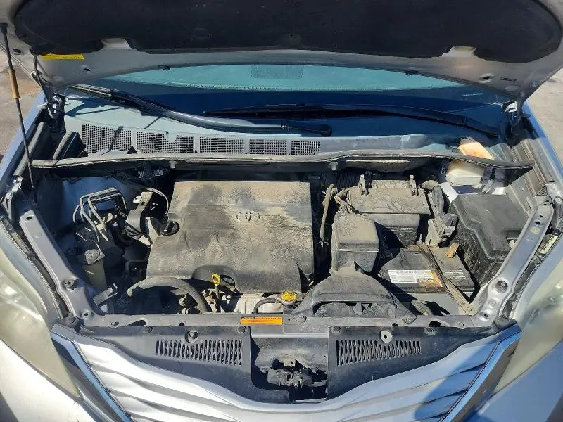 2013 TOYOTA SIENNA LIMITED 7-PASSENGER  