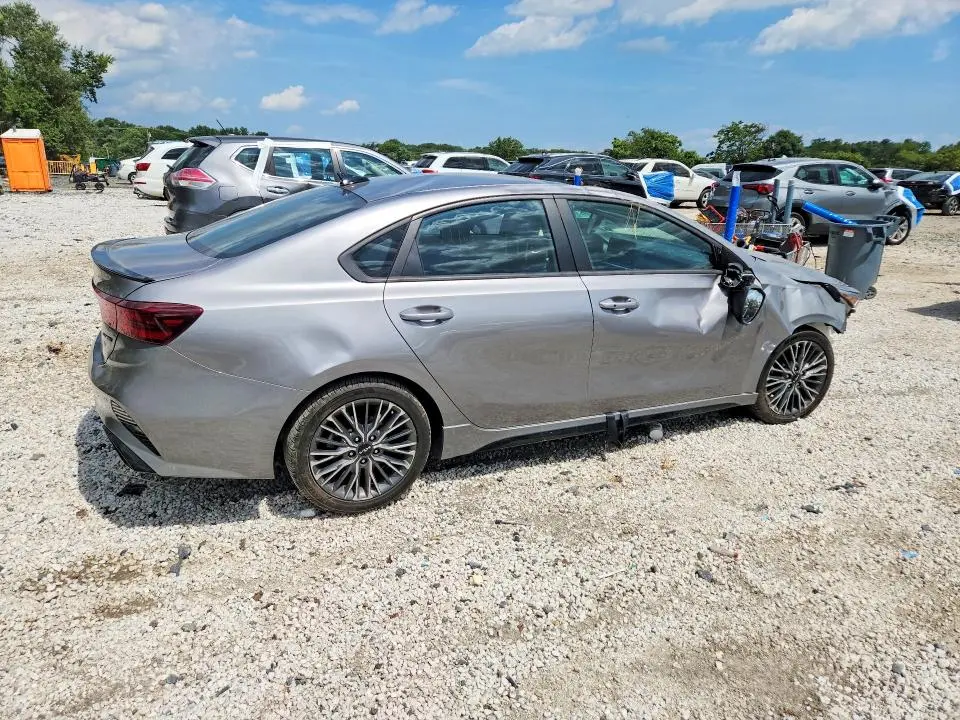 2023 KIA FORTE GT LINE  