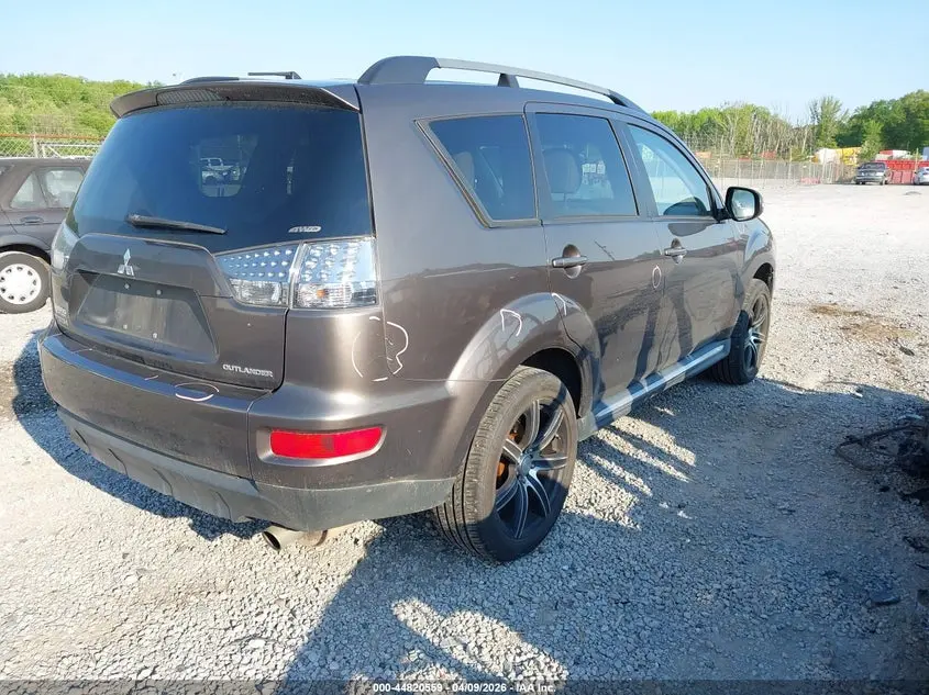 2011 MITSUBISHI OUTLANDER SE