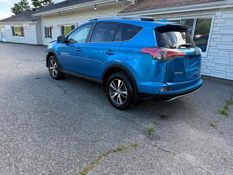 2017 TOYOTA RAV4 XLE  