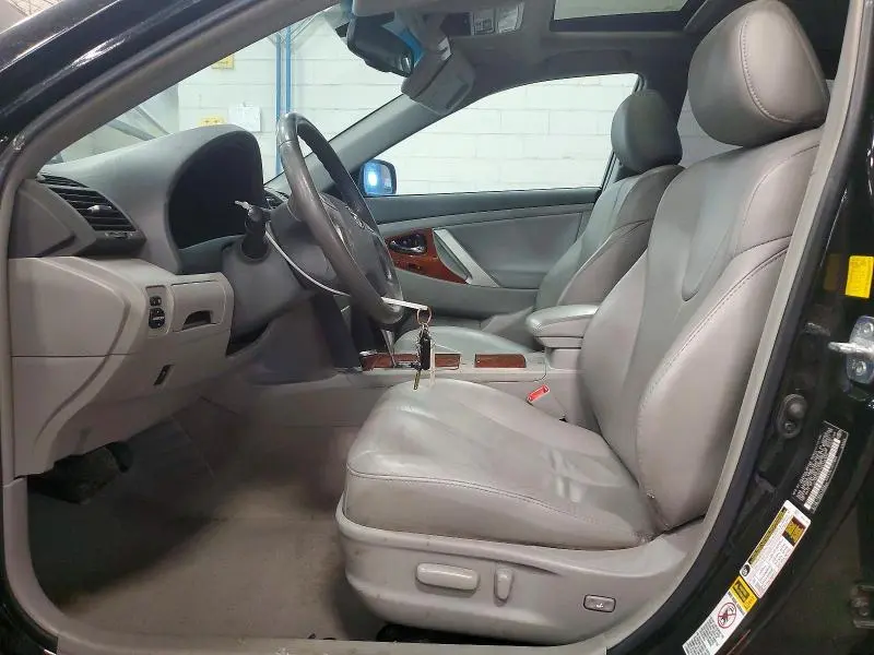 2011 TOYOTA CAMRY SE  