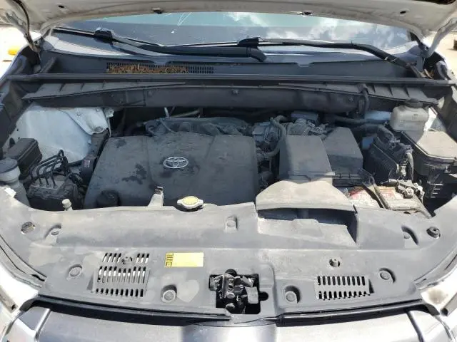 2017 TOYOTA HIGHLANDER SE  