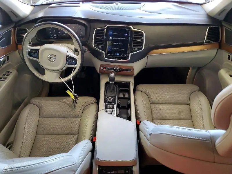2017 VOLVO XC90 T6  
