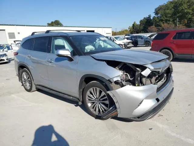 2022 TOYOTA HIGHLANDER PLATINUM  