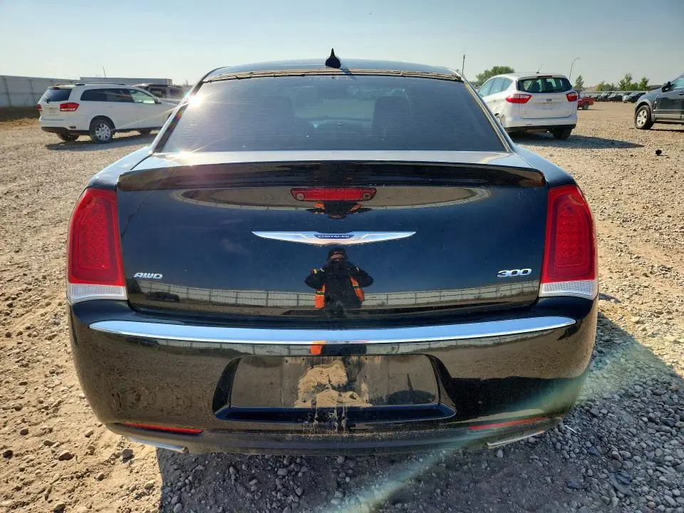2019 CHRYSLER 300 LIMITED  