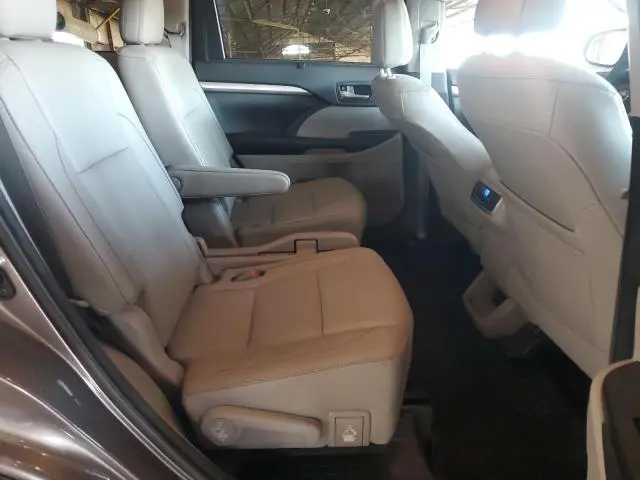 2016 TOYOTA HIGHLANDER XLE  