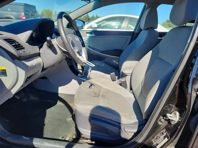 2013 HYUNDAI ACCENT SE  
