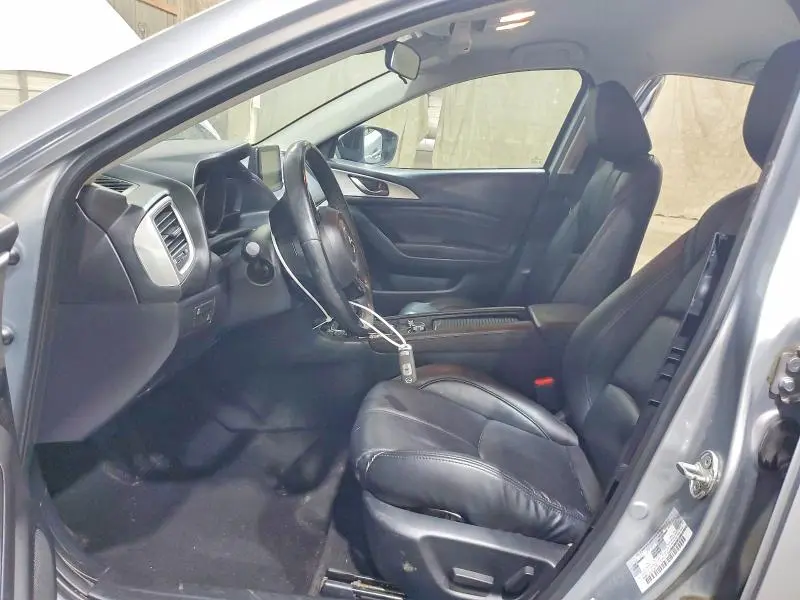 2018 MAZDA 3 TOURING  