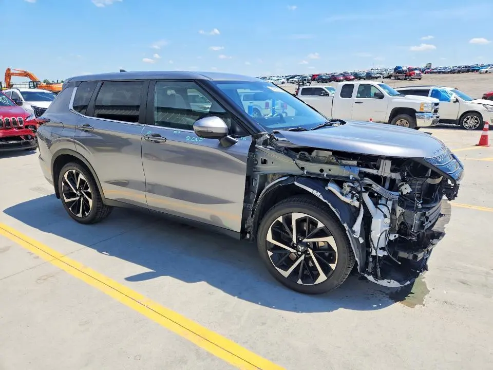 2024 MITSUBISHI OUTLANDER SE  
