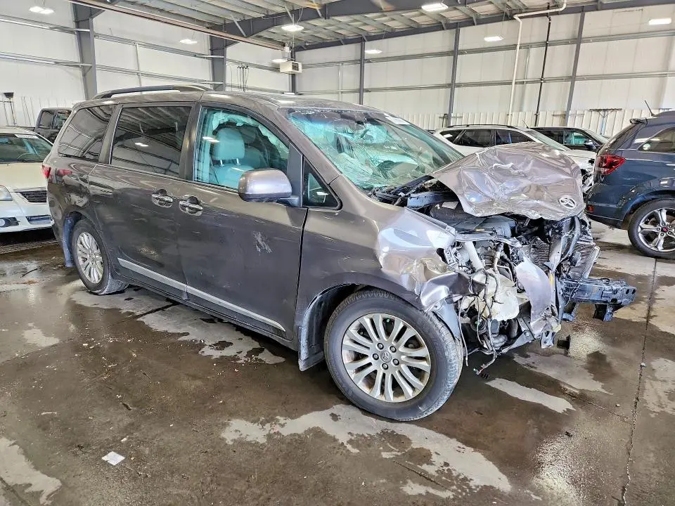 2015 TOYOTA SIENNA XLE 8-PASSENGER  