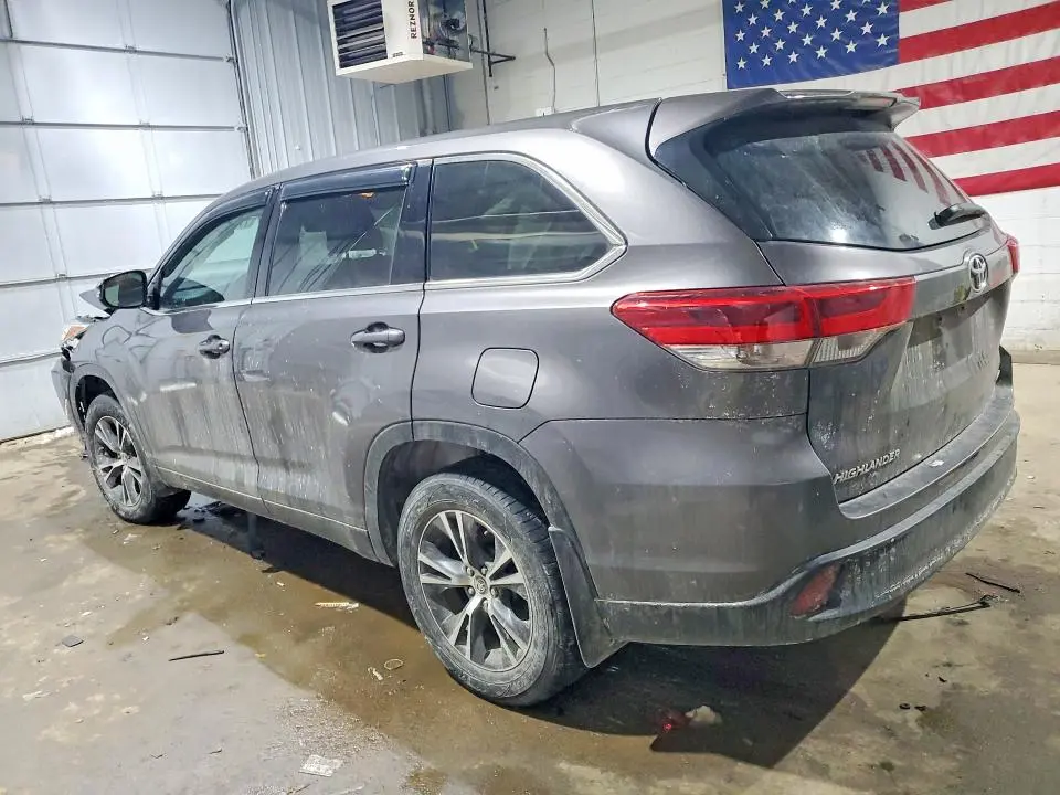 2019 TOYOTA HIGHLANDER LE  