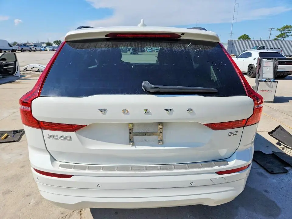 2022 VOLVO XC60 B5 MOMENTUM  