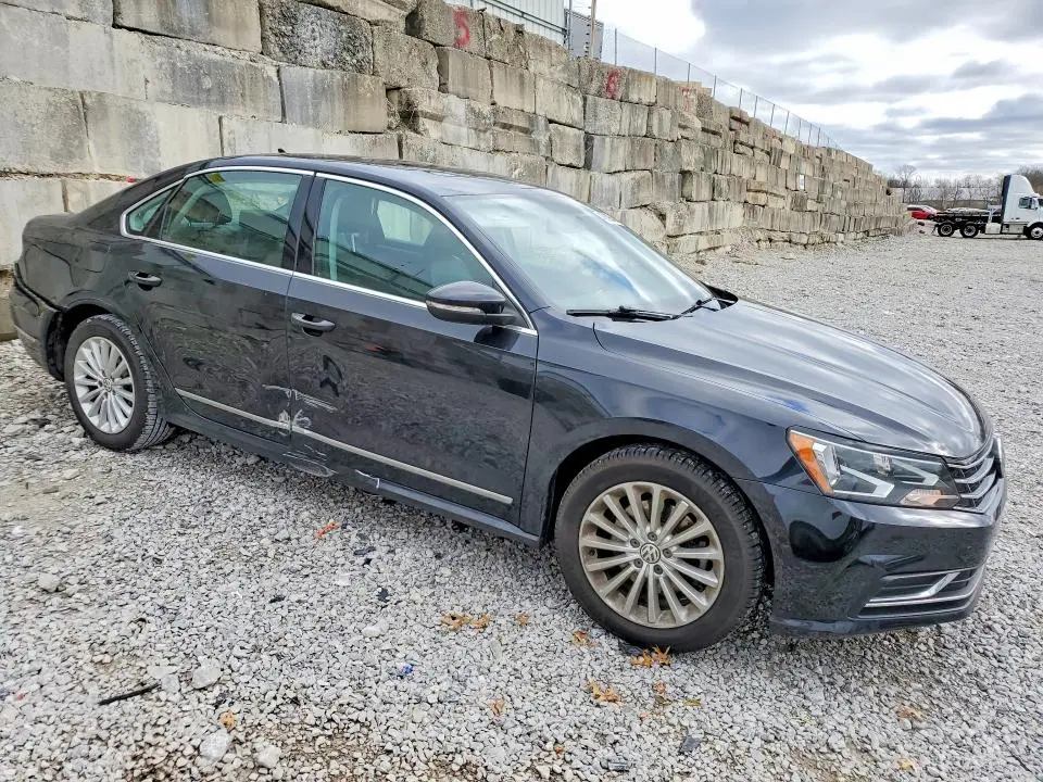 2017 VOLKSWAGEN PASSAT SE  