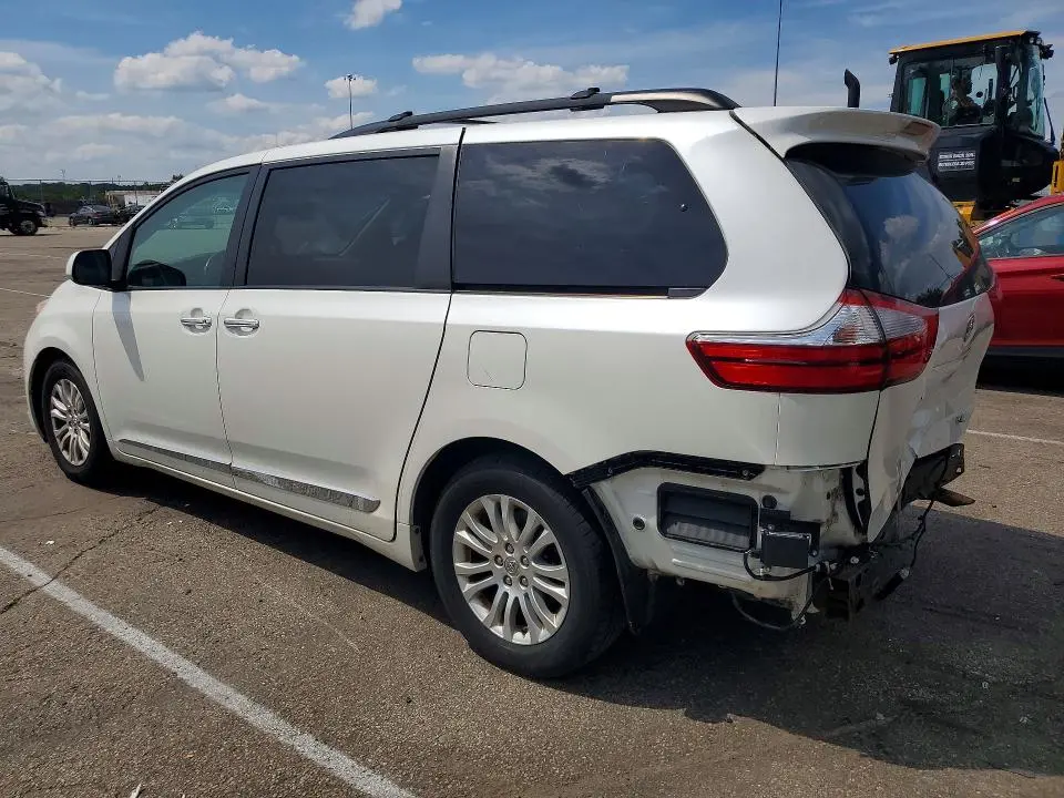 2015 TOYOTA SIENNA XLE 8-PASSENGER  