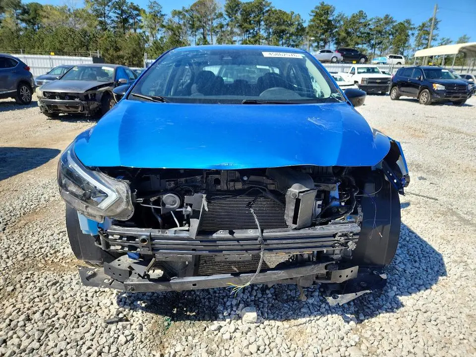 2023 NISSAN VERSA SR  