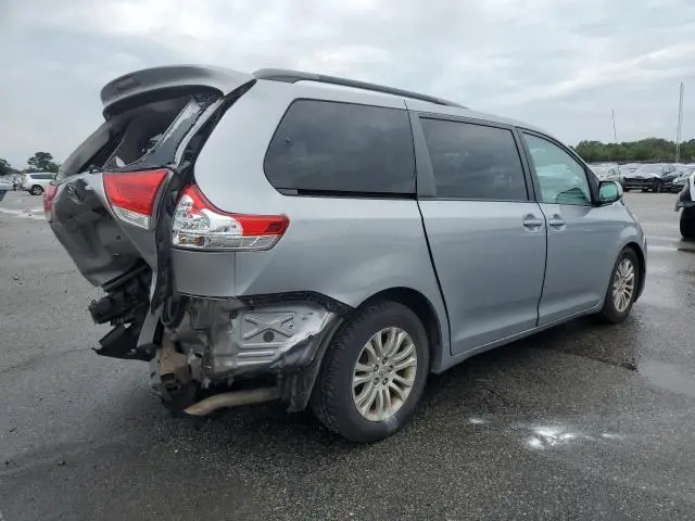 2013 TOYOTA SIENNA XLE  