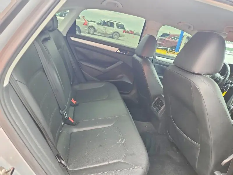2013 VOLKSWAGEN PASSAT SE  