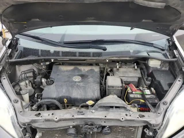2013 TOYOTA SIENNA LE