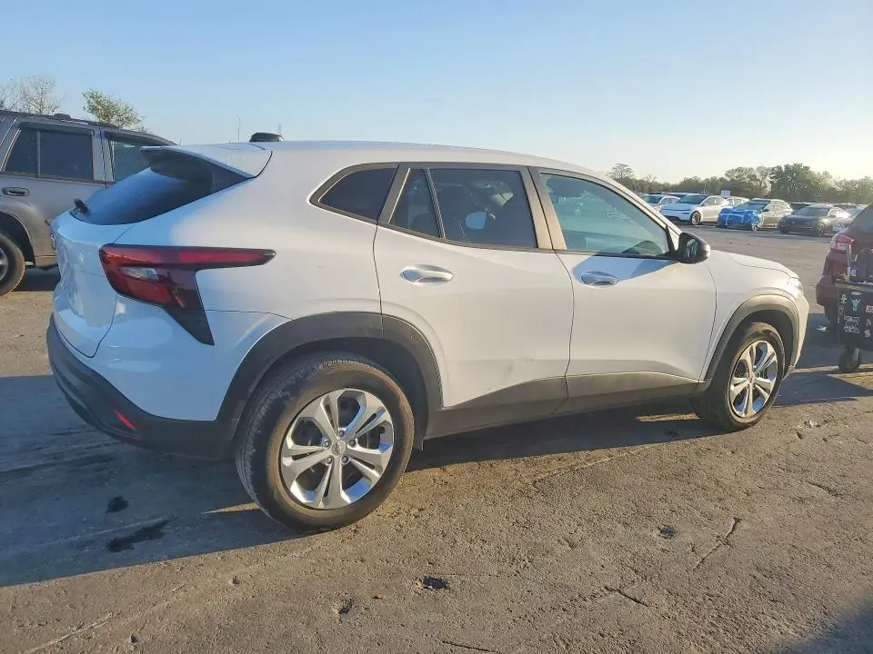 2024 CHEVROLET TRAX LS  