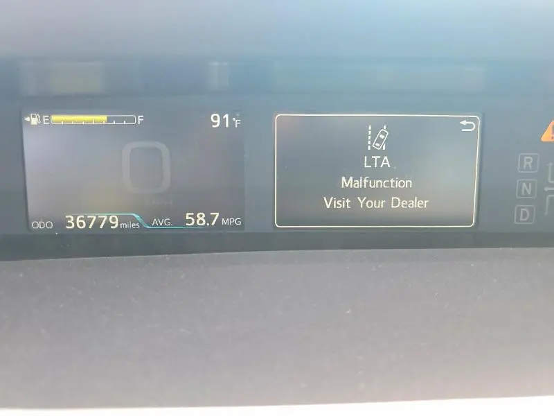 2022 TOYOTA PRIUS LE  