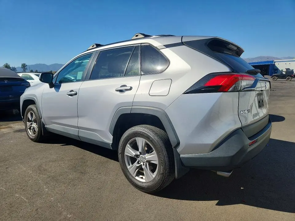 2022 TOYOTA RAV4 XLE  