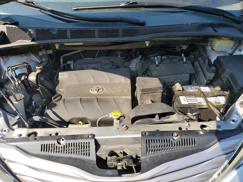 2016 TOYOTA SIENNA XLE 8-PASSENGER  