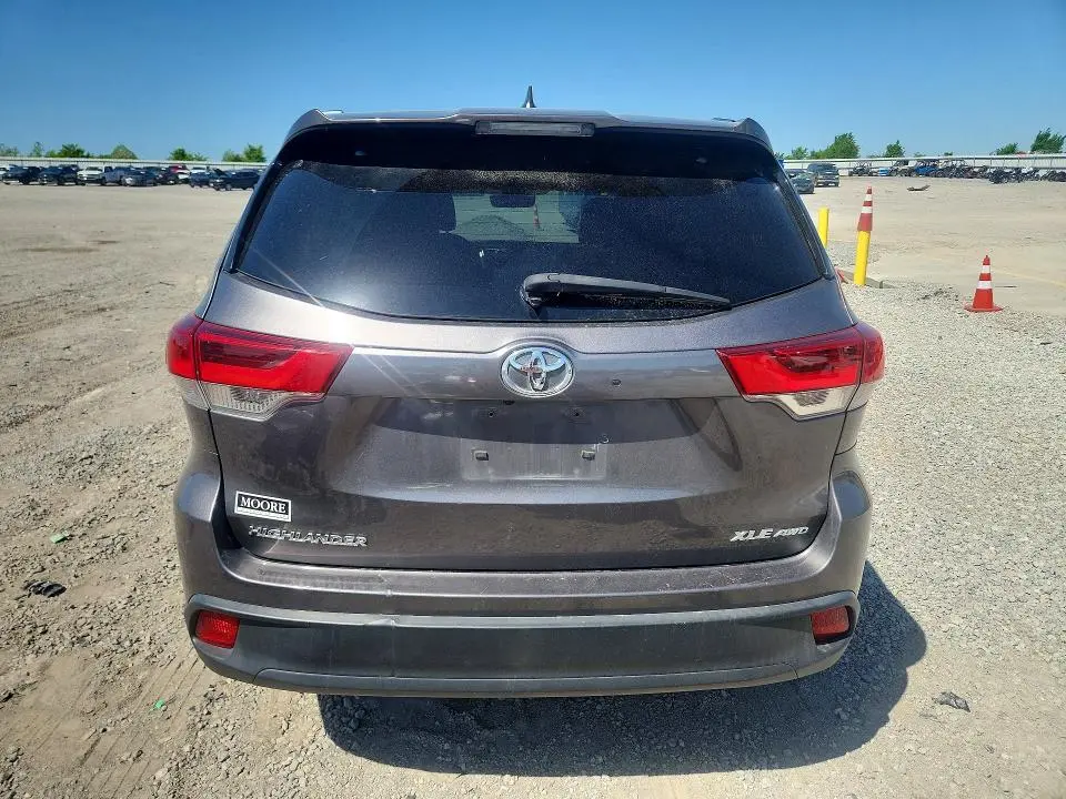 2018 TOYOTA HIGHLANDER XLE  