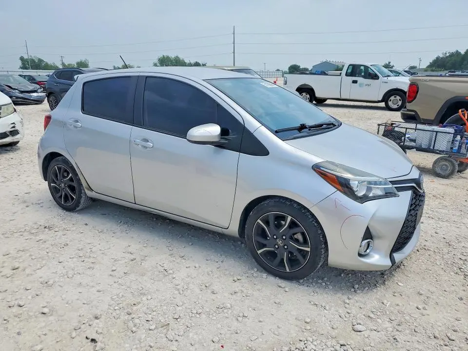 2016 TOYOTA YARIS 5-DOOR SE  