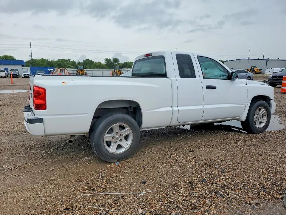 2011 DODGE DAKOTA SLT  
