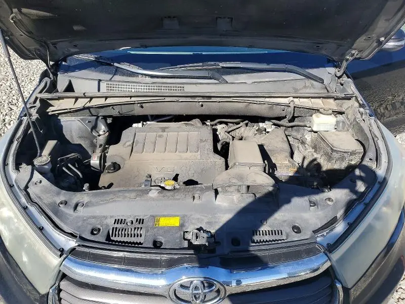 2015 TOYOTA HIGHLANDER LE  