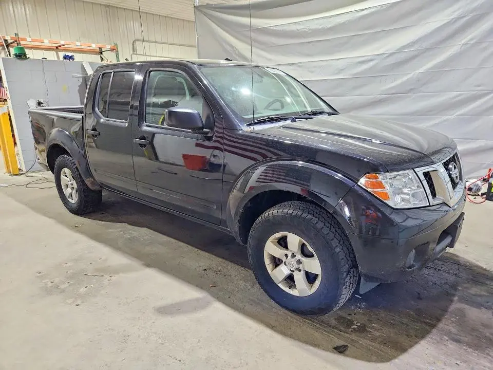 2013 NISSAN FRONTIER S  