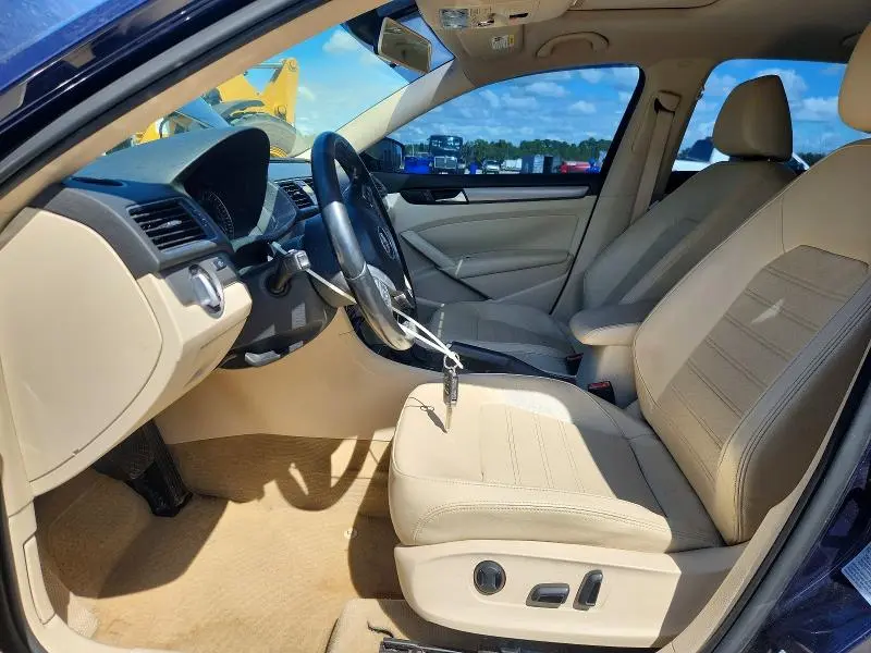 2015 VOLKSWAGEN PASSAT SE  